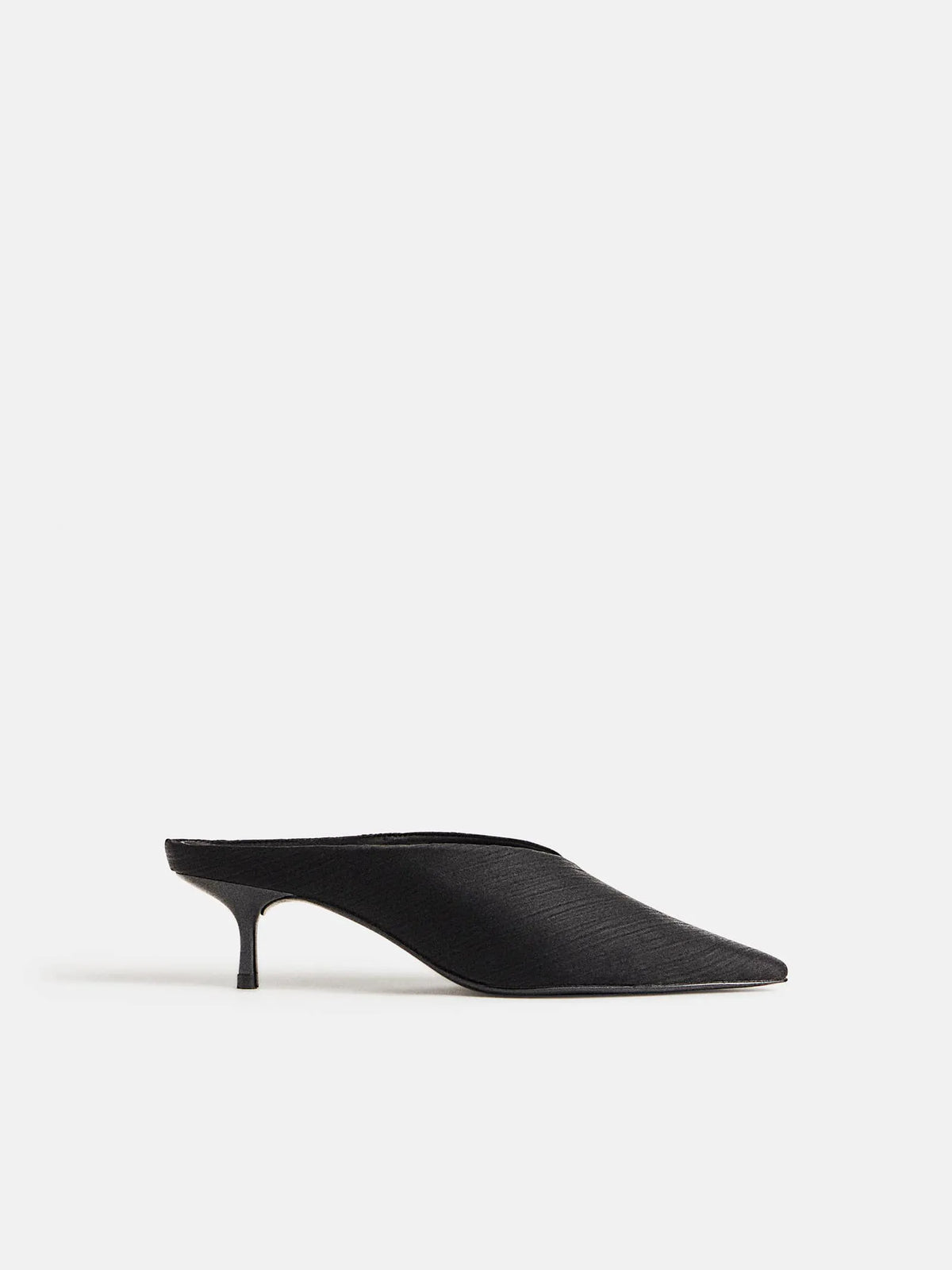 Plisse Black Satin